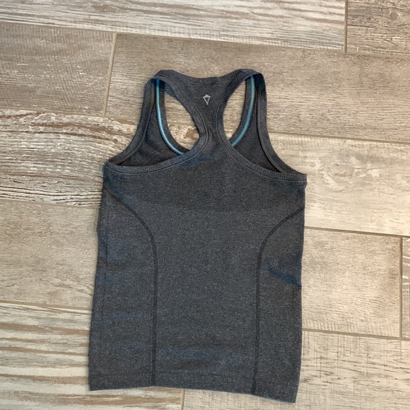 Ivivva fly tech girls size 8 tanktop. EUC - Picture 5 of 5